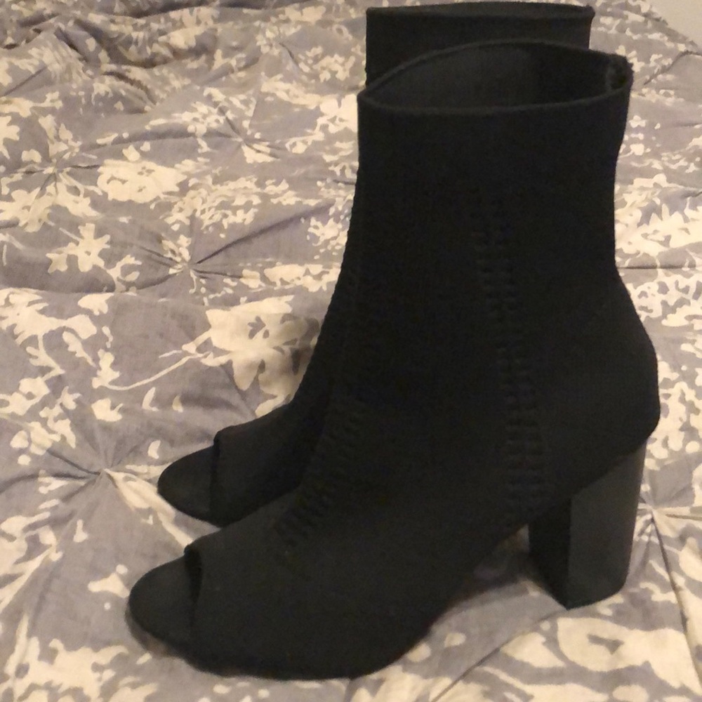 🖤 Black Peep-toe Booties 👢 Stretch Fabric